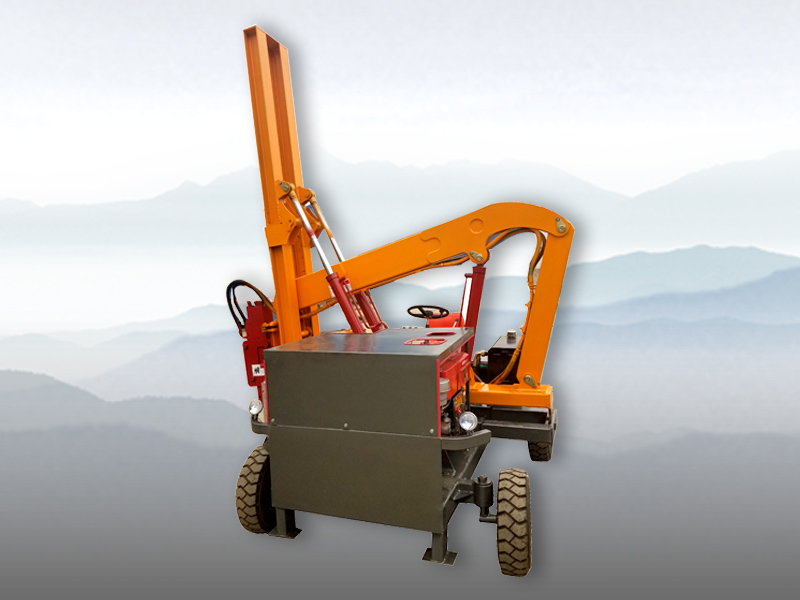 自制底盤(pán)小型護(hù)欄打樁機(jī)